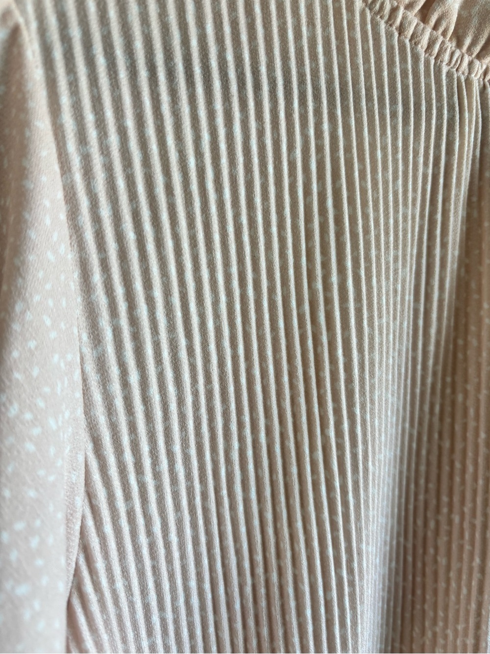 Light Pink Short Sleeve Pleated Blouse - Picture 4 of 7